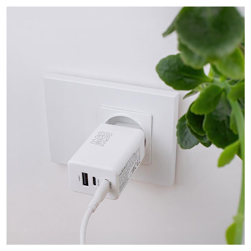 Φορτιστής Ταξιδίου Ταχείας Φόρτισης Maxlife MXTC-08-65ACC με Τριπλή Έξοδο USB A & 2xUSB C PD QC 65W Λευκό